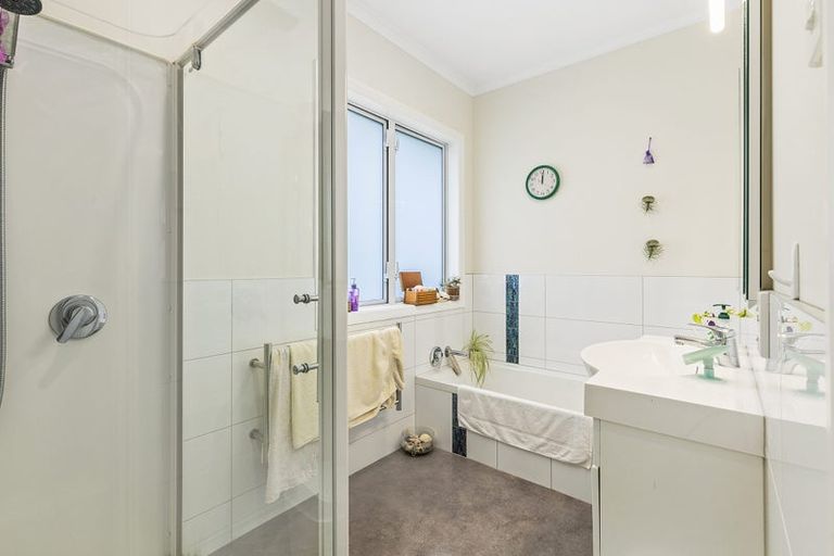 Photo of property in 18 Tawa Terrace, Tawa, Wellington, 5028