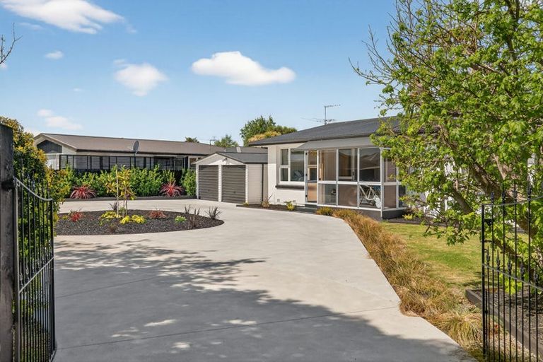 Photo of property in 100 Avondale Road, Avondale, Christchurch, 8061