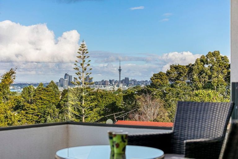 Photo of property in 1/262 Onewa Road, Birkenhead, Auckland, 0626