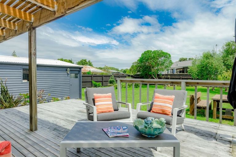 Photo of property in 26 Eruini Street, Waikanae Beach, Waikanae, 5036