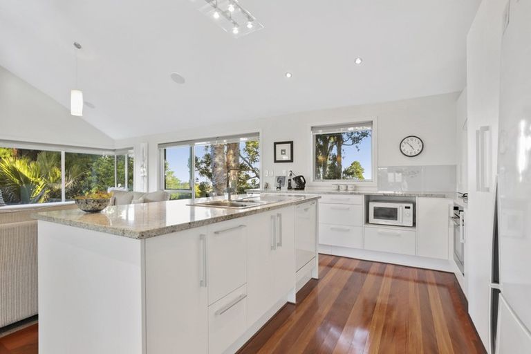 Photo of property in 9 Tinopai Road, Titirangi, Auckland, 0604