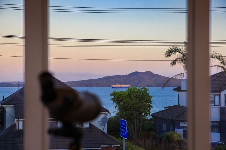 Photo of property in 1/148 Beach Road, Campbells Bay, Auckland, 0630