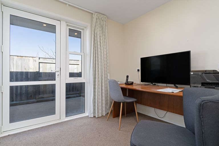 Photo of property in 11 Maple Grove, Kingston, Wellington, 6021