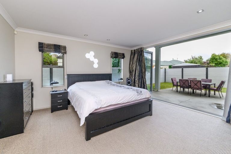 Photo of property in 1 Tennyson Avenue, Kelvin Grove, Palmerston North, 4414