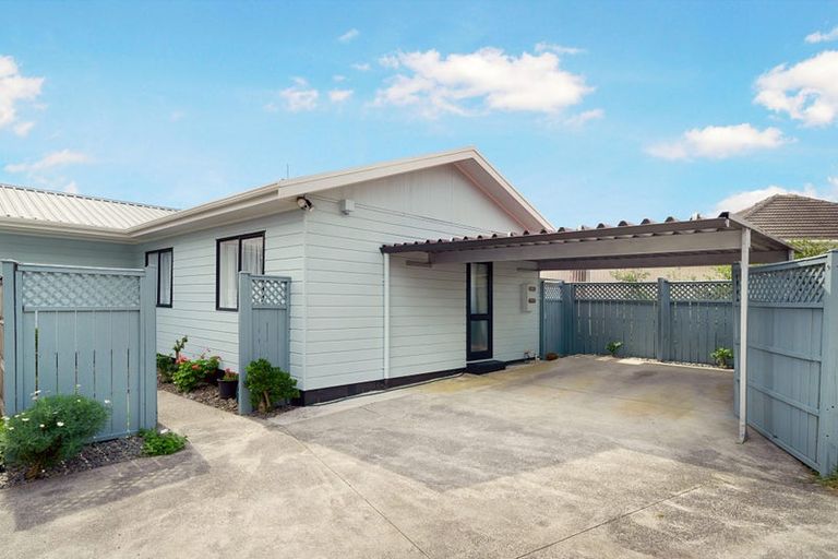 Photo of property in 1/23 Mickle Street, Te Atatu South, Auckland, 0610