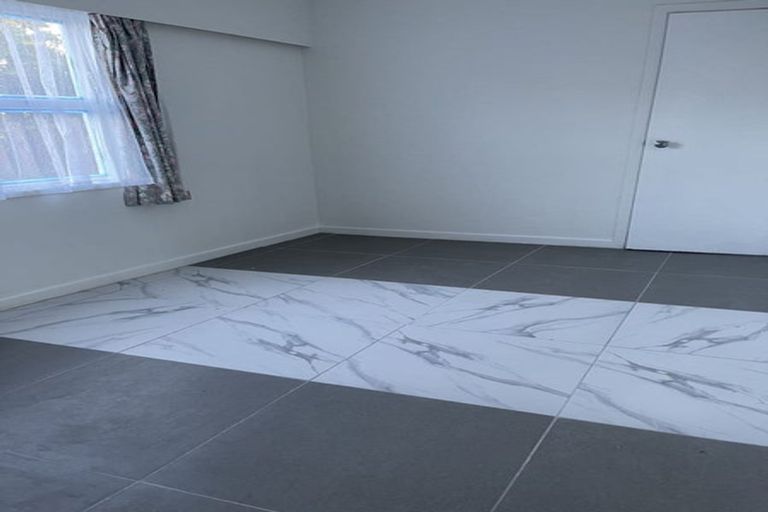 Photo of property in 233 Te Atatu Road, Te Atatu South, Auckland, 0610