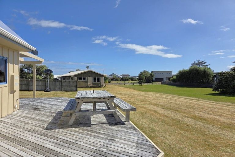 Photo of property in 135 Kowhai Avenue, Matarangi, Whitianga, 3592
