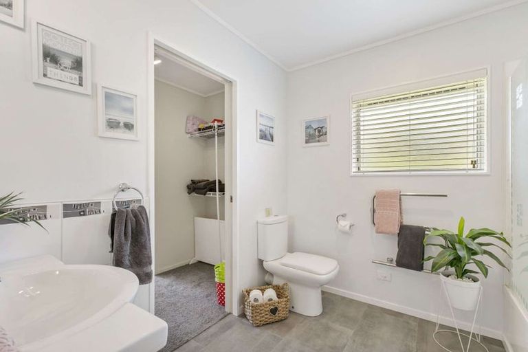 Photo of property in 37 Serene Place, Gulf Harbour, Whangaparaoa, 0930