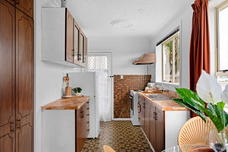 Photo of property in 1/4 Division Street, Riccarton, Christchurch, 8041