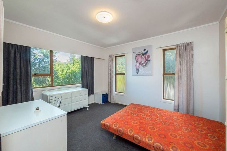 Photo of property in 40 Akoranga Drive, Northcote, Auckland, 0627