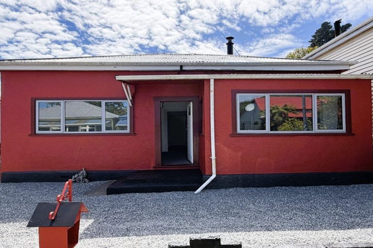 Photo of property in 15 Threadneedle Street, Greymouth, 7805