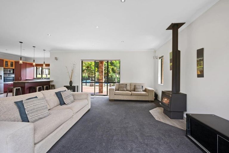 Photo of property in 30 Foster Road, Kumeu, 0891