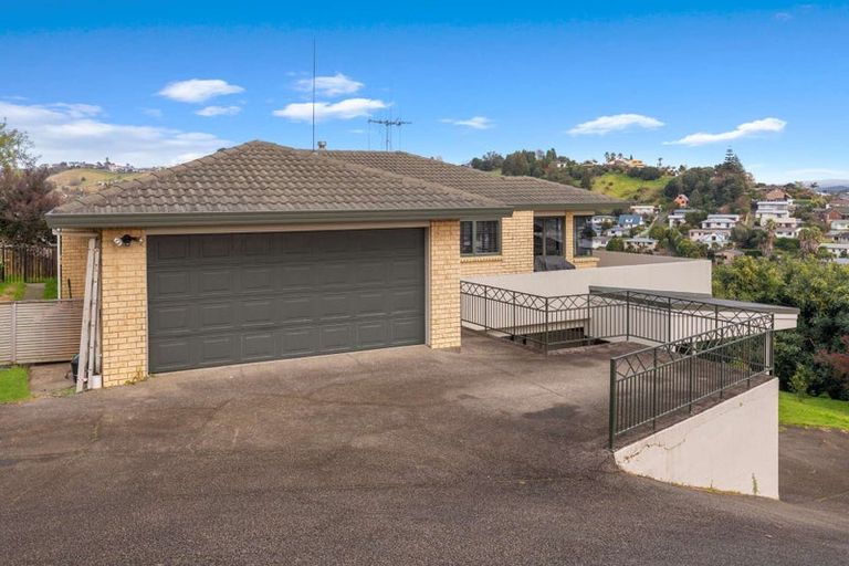 Photo of property in 17 Downing Place, Welcome Bay, Tauranga, 3112