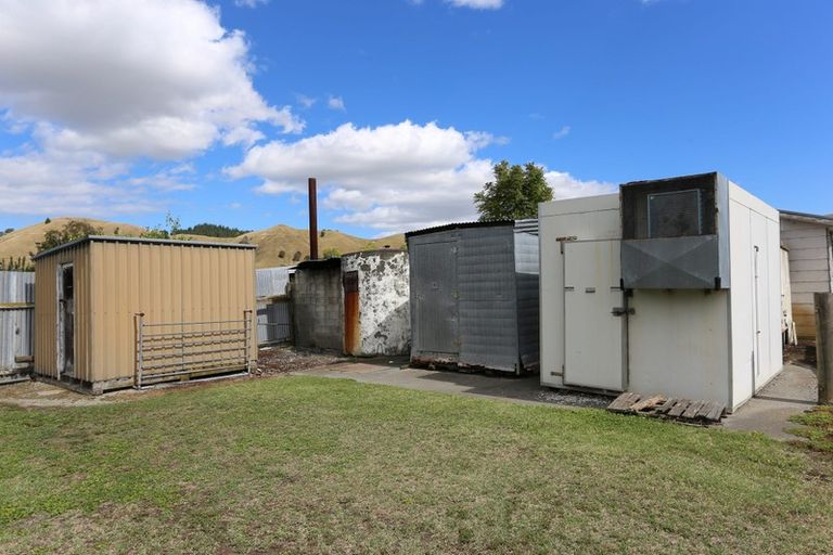 Photo of property in 25 Library Road, Te Karaka, 4022