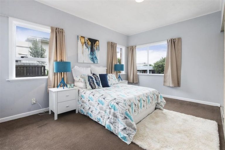 Photo of property in 56 Lynwood Road, New Lynn, Auckland, 0600