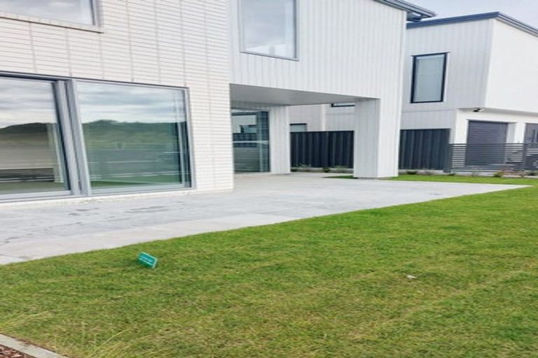 Photo of property in 25 Koreke Close, Kenepuru, Porirua, 5022