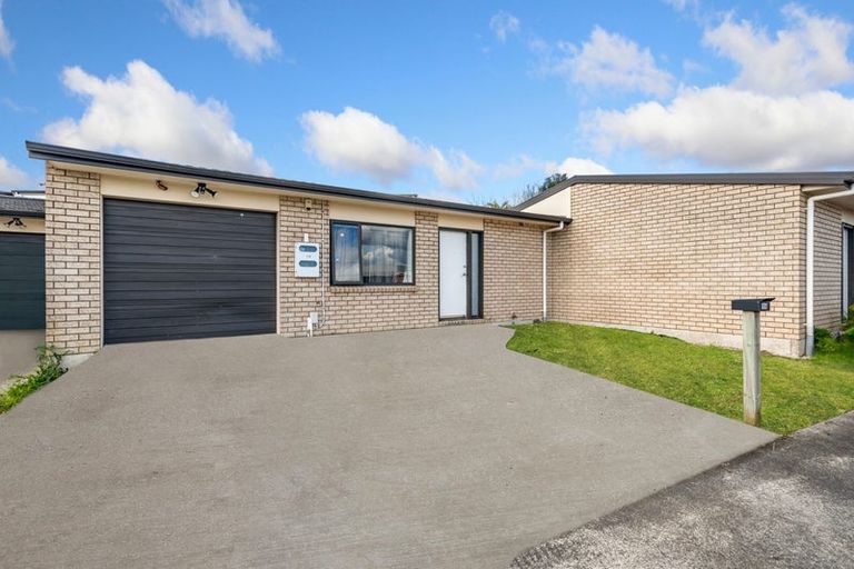 Photo of property in 14/12a Tironui Station Road East, Papakura, 2112