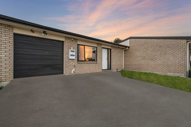 Photo of property in 14/12a Tironui Station Road East, Papakura, 2112