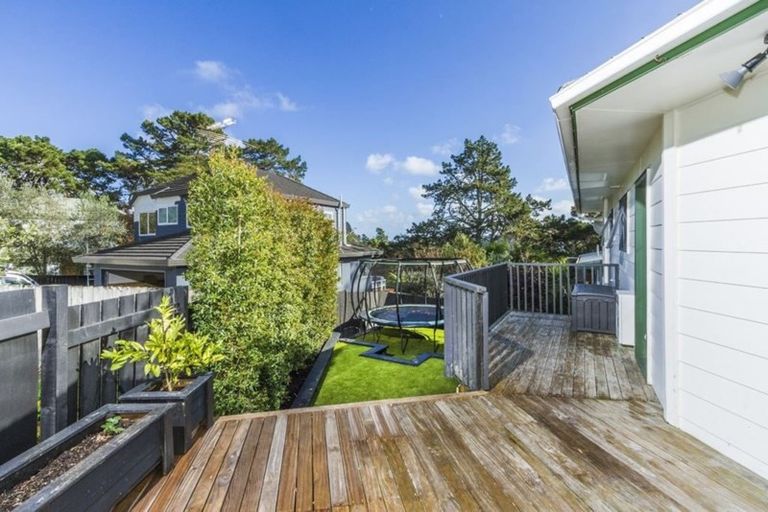 Photo of property in 1/28 Capilano Place, Glenfield, Auckland, 0629
