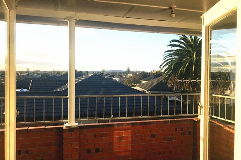 Photo of property in 12-14 Clevedon Road, Papakura, 2110