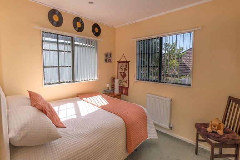 Photo of property in 7 Chastudon Place, Tawa, Wellington, 5028