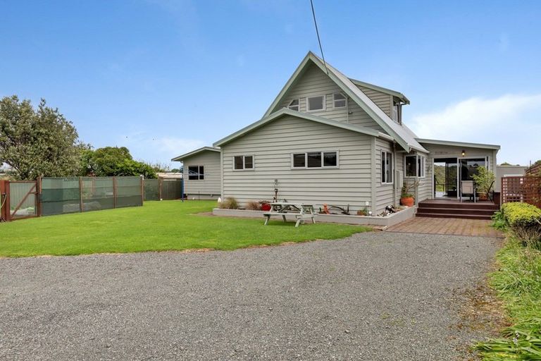 Photo of property in 16 Kelly Street, Baylys Beach, Dargaville, 0377