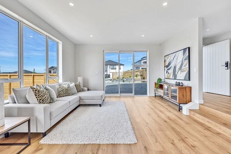 Photo of property in 10 Lumber Rise, Swanson, Auckland, 0614