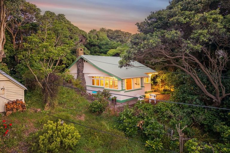 Photo of property in 15 Pingau Street, Paekakariki, 5034