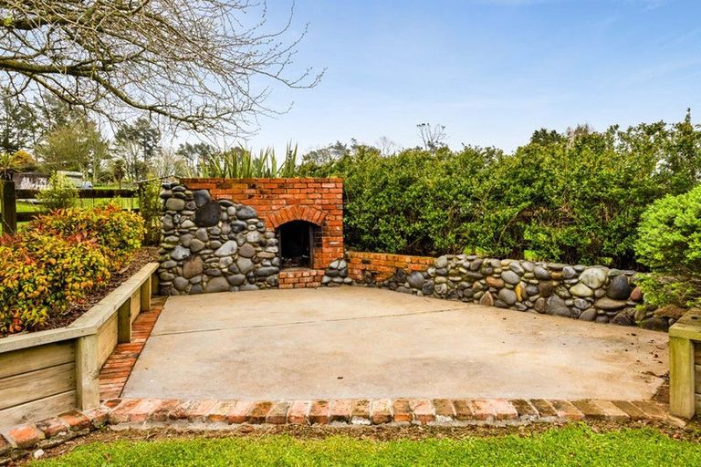 Photo of property in 8 Clearview Road, Lepperton, New Plymouth, 4373