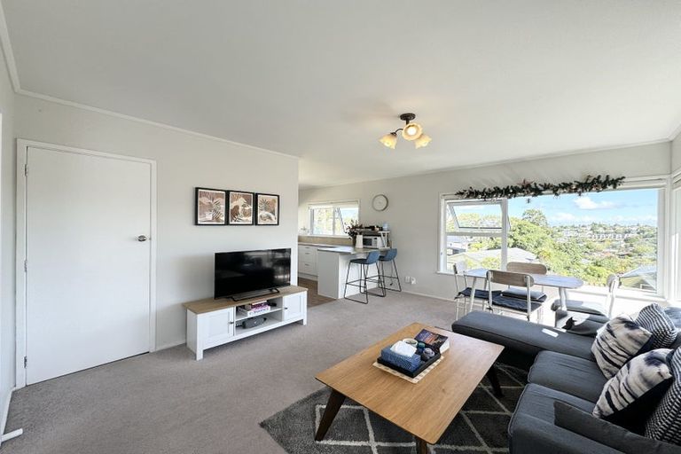 Photo of property in 1/5 Finn Place, Totara Vale, Auckland, 0629