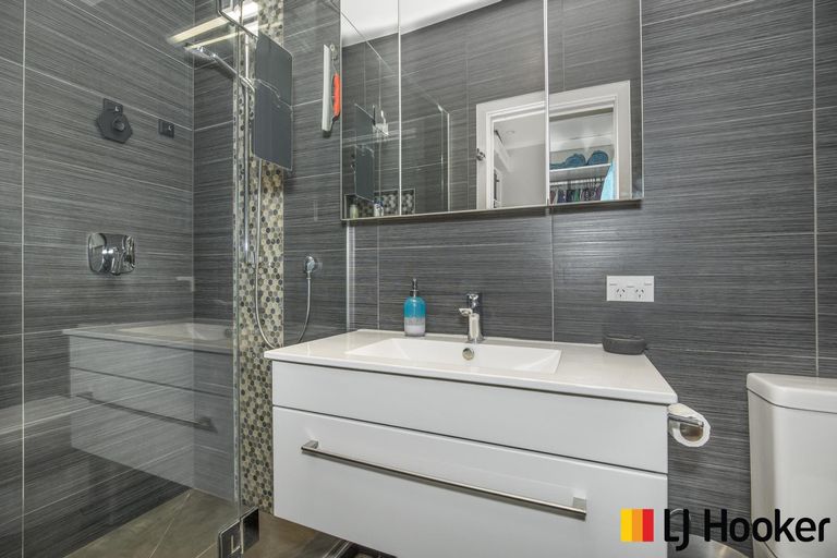 Photo of property in 27 Balgowan Terrace, Conifer Grove, Takanini, 2112