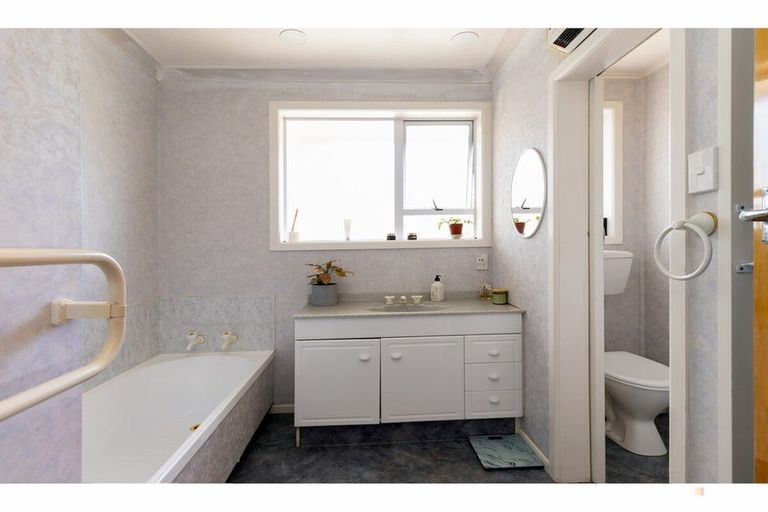 Photo of property in 76 Rhodes Street, Waimate, 7924