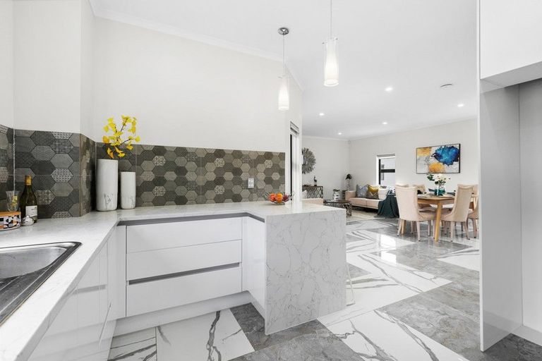 Photo of property in 4225b Great North Road, Glendene, Auckland, 0602