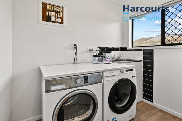 Photo of property in 23 Lane Road, Weymouth, Auckland, 2103