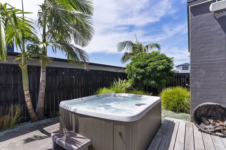 Photo of property in 32 Defender Crescent, Beachlands, Auckland, 2018