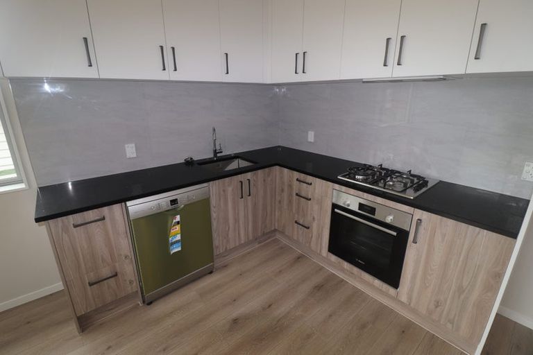 Photo of property in 2b Crystal Avenue, Te Atatu South, Auckland, 0602