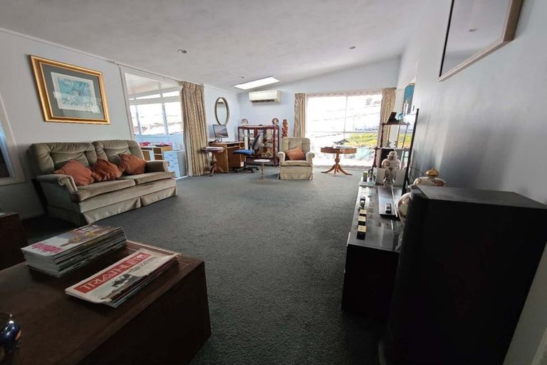 Photo of property in 1/17 Nutsey Avenue, Northcote, Auckland, 0627