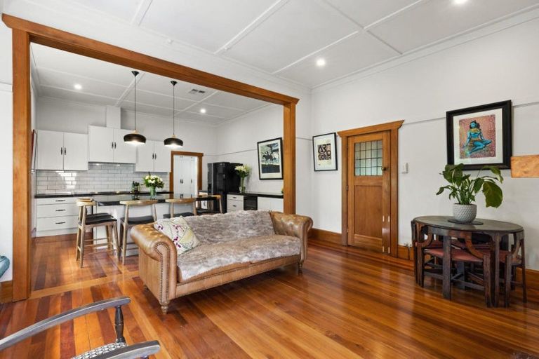 Photo of property in 60 Milton Road, Bluff Hill, Napier, 4110