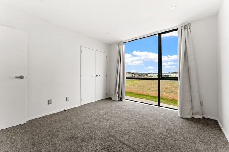 Photo of property in 10 Toia Lane, Silverdale, 0932