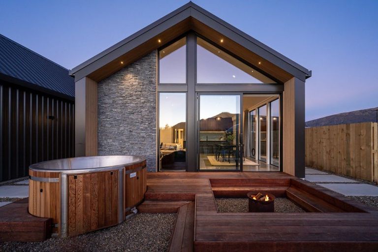 Photo of property in 18 Mason Street, Wanaka, 9305