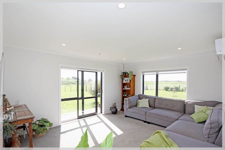 Photo of property in 128 Cummerfield Road, Foxton, 4891