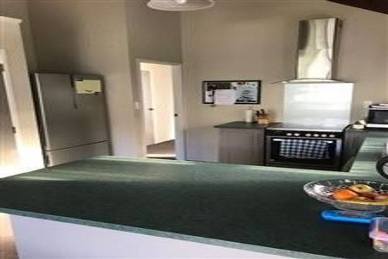 Photo of property in 8 Da Vinci Place, West Harbour, Auckland, 0618