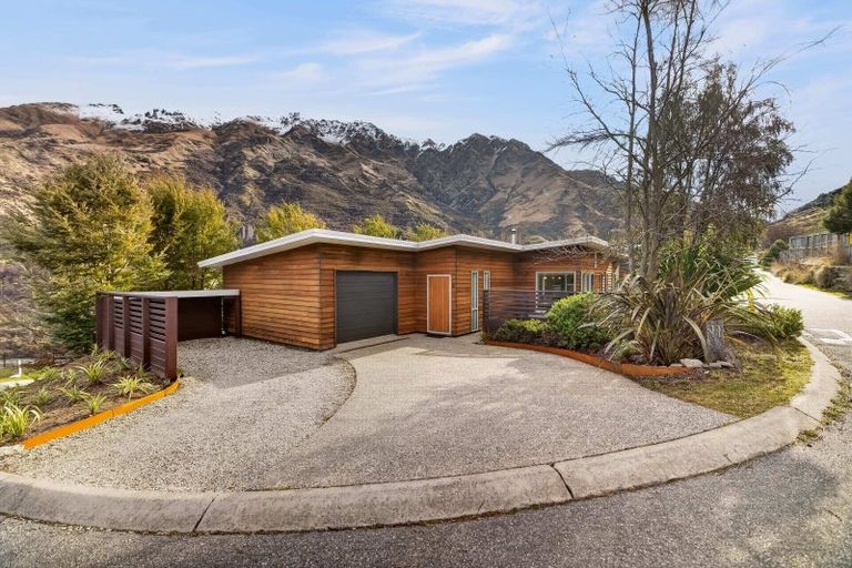 Photo of property in 13 Haines Way, Arthurs Point, Queenstown, 9371