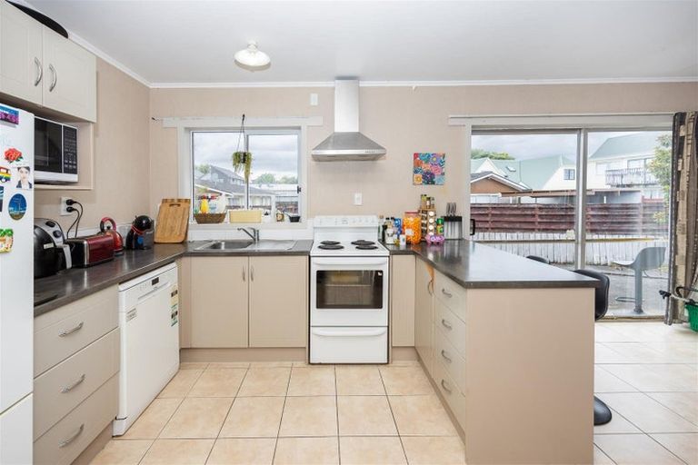 Photo of property in 8 Snead Place, Hamilton East, Hamilton, 3216