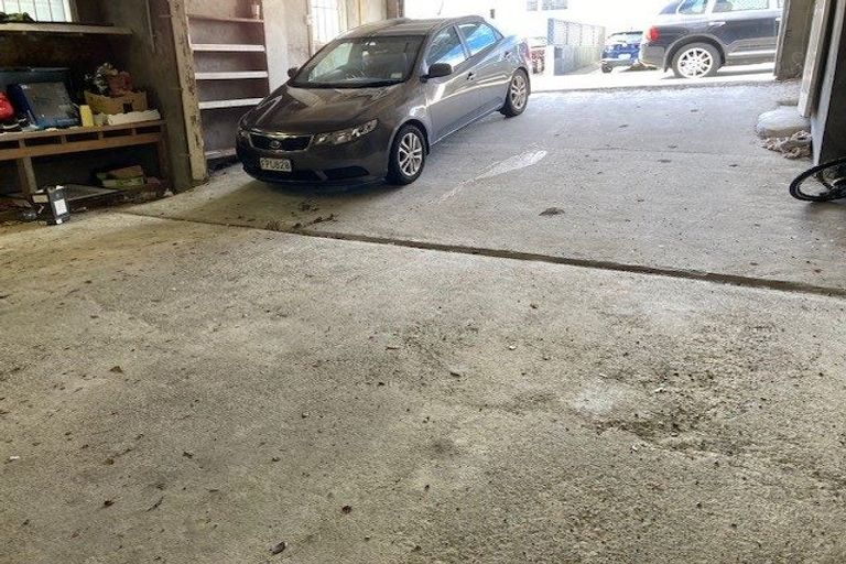 Photo of property in 8 Caroline Street, Mount Victoria, Wellington, 6011