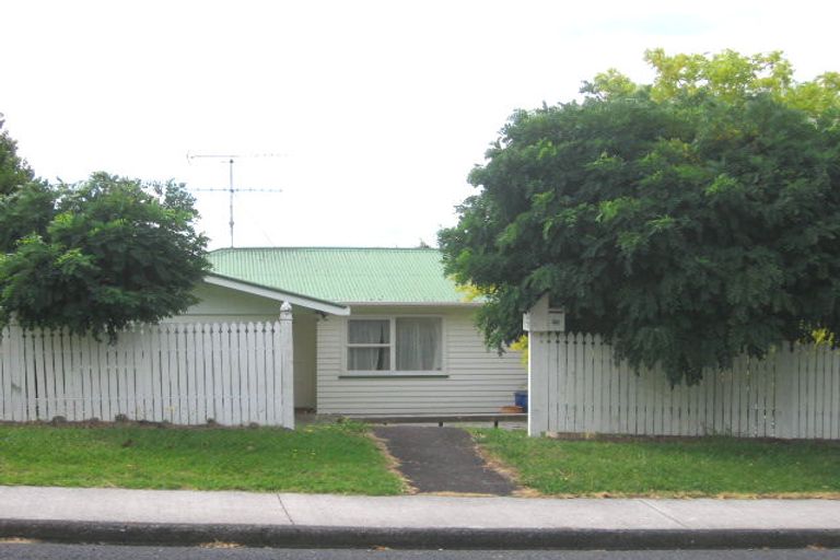 Photo of property in 30 St Peters Street, Northcote, Auckland, 0627