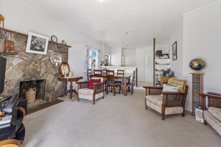 Photo of property in 7 Main Road, Kumeu, 0810