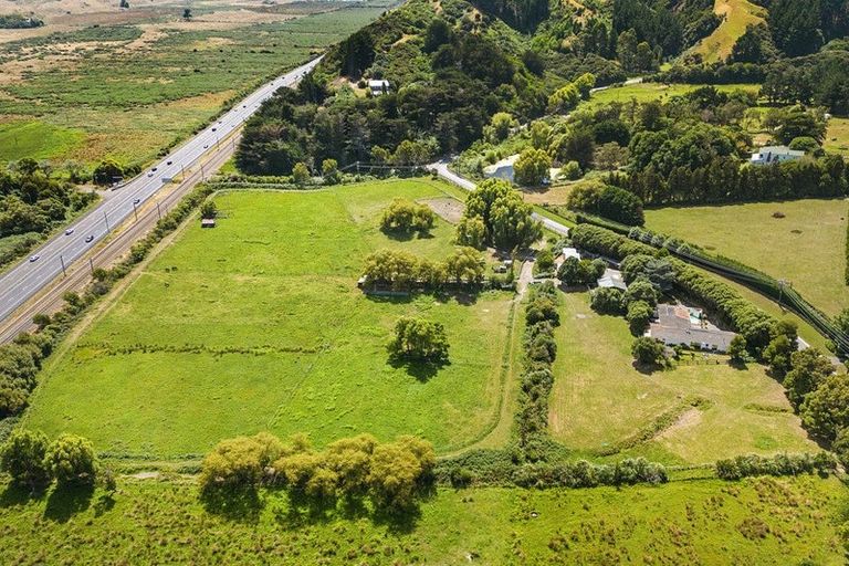 Photo of property in 18-20 Emerald Glen Road, Paekakariki, Paraparaumu, 5032