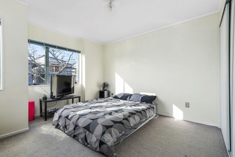 Photo of property in 35 Stephen Avenue, Henderson, Auckland, 0610