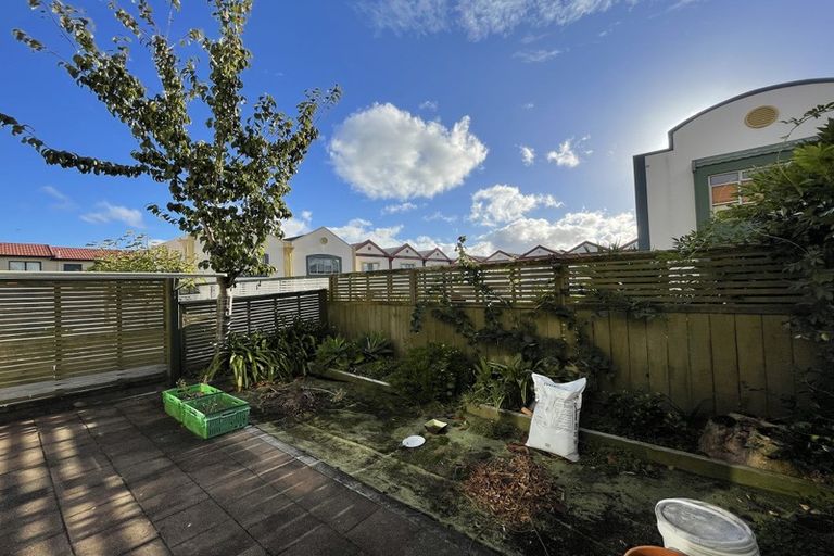 Photo of property in Tuscany Towers, 56/1 Ambrico Place, New Lynn, Auckland, 0600